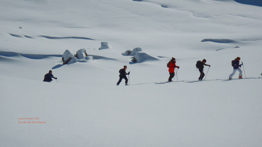 ski rando  en haut de la combe de Malazen dans la vallée de Cervières le Laus