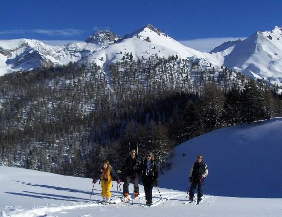 Ski de randonnée avec toute la famille vers le col du Peygu
