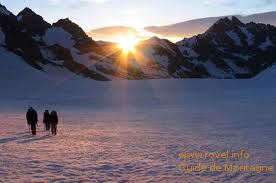 Montée le matin sur le Glacier Blanc vers le Pic d'Arsine