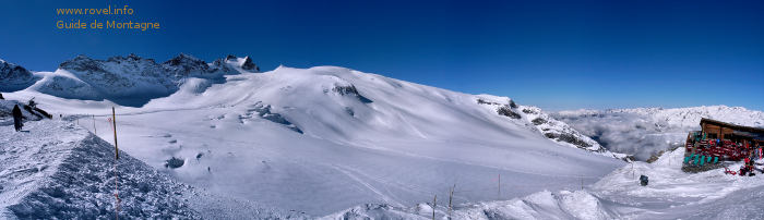 Le grand glacier de la Girose au sommet du téléphérique de La Grave La Meije avec les Dômes de la Lauze